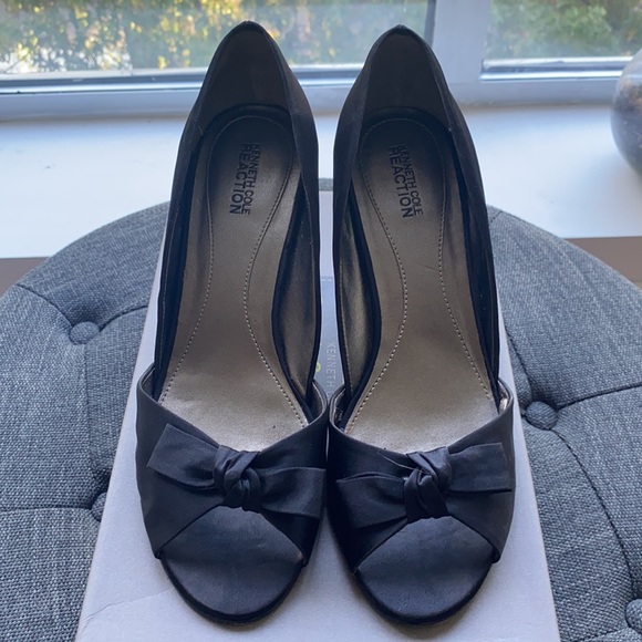 Like New! Satin heels w bow SO CUTE! - Picture 3 of 6